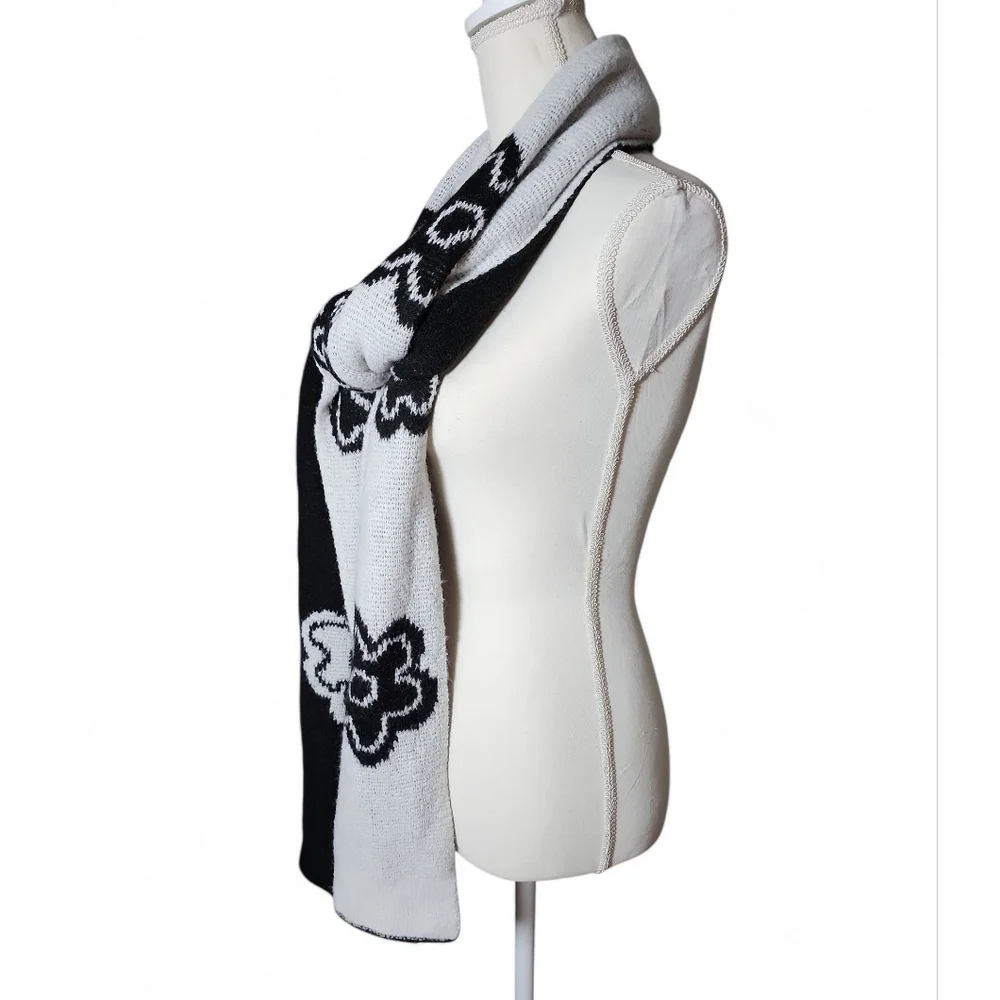 American Eagle Oversized Black And White‎ Flower Scarf Nwt